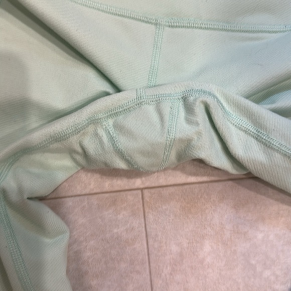 Lululemon / size 10 mint green crops - Picture 4 of 6